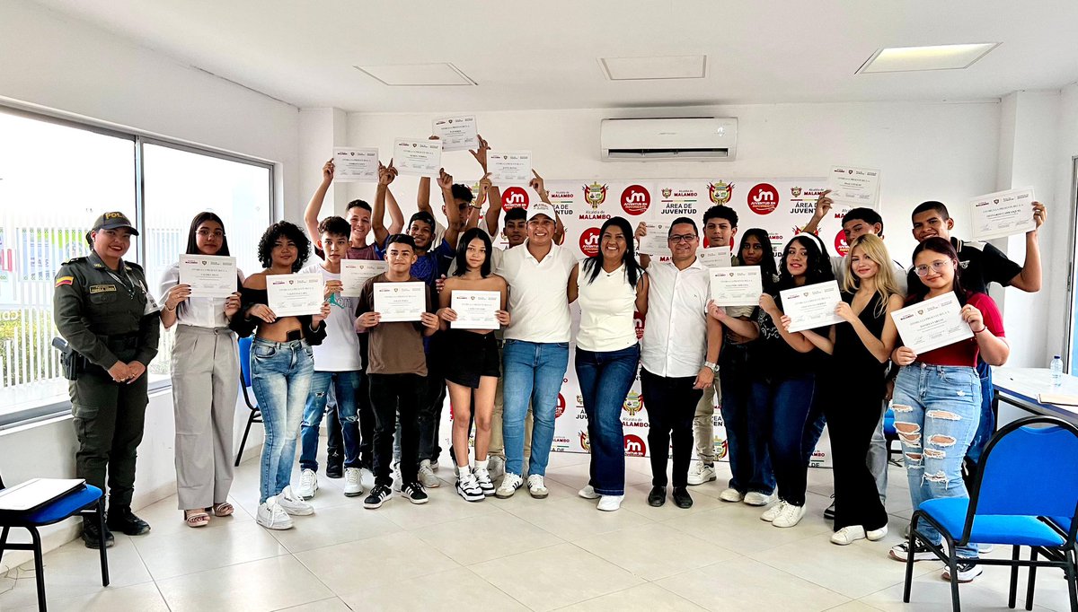 MalamboAlcaldia's tweet photo. Alcaldesa de #Malambo @YenisOrozco_ entregó 18 becas completas a estudiantes con mejores puntajes en las #PruebasICFES 2024.
La mandataria ratificó la gratuidad en programas de #pregrado, en la @UAutonoma.
+ Información aquí: https://t.co/pIIowXhhsb https://t.co/ph6A5Zr7hH
