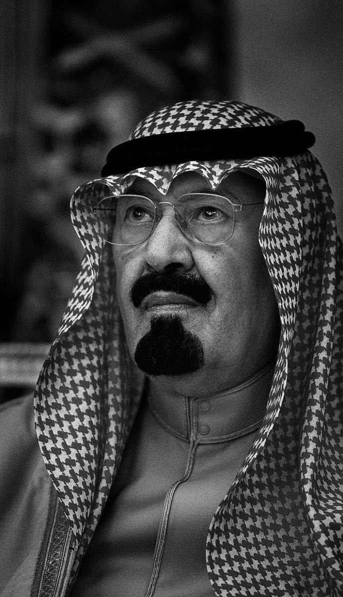 عسى قبرك مثل قلبك بياض وممتلي بالنور 
وتحتك جنّةٍ خضراء بسحابة خير ممطوره ..

 #ذكري_وفاه_الملك_عبدالله