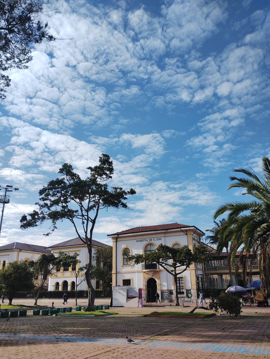BiblioFucs's tweet photo. ¡Buenos días desde el Hospital de San José Centro! 🌞 

Un día lleno de oportunidades bajo un cielo espectacular. 🌤️ Que su jornada esté llena de salud, alegría y buenos momentos. 

#SoyFucs #Salud #HospitaldeSanJosé https://t.co/2REPLtq0C0