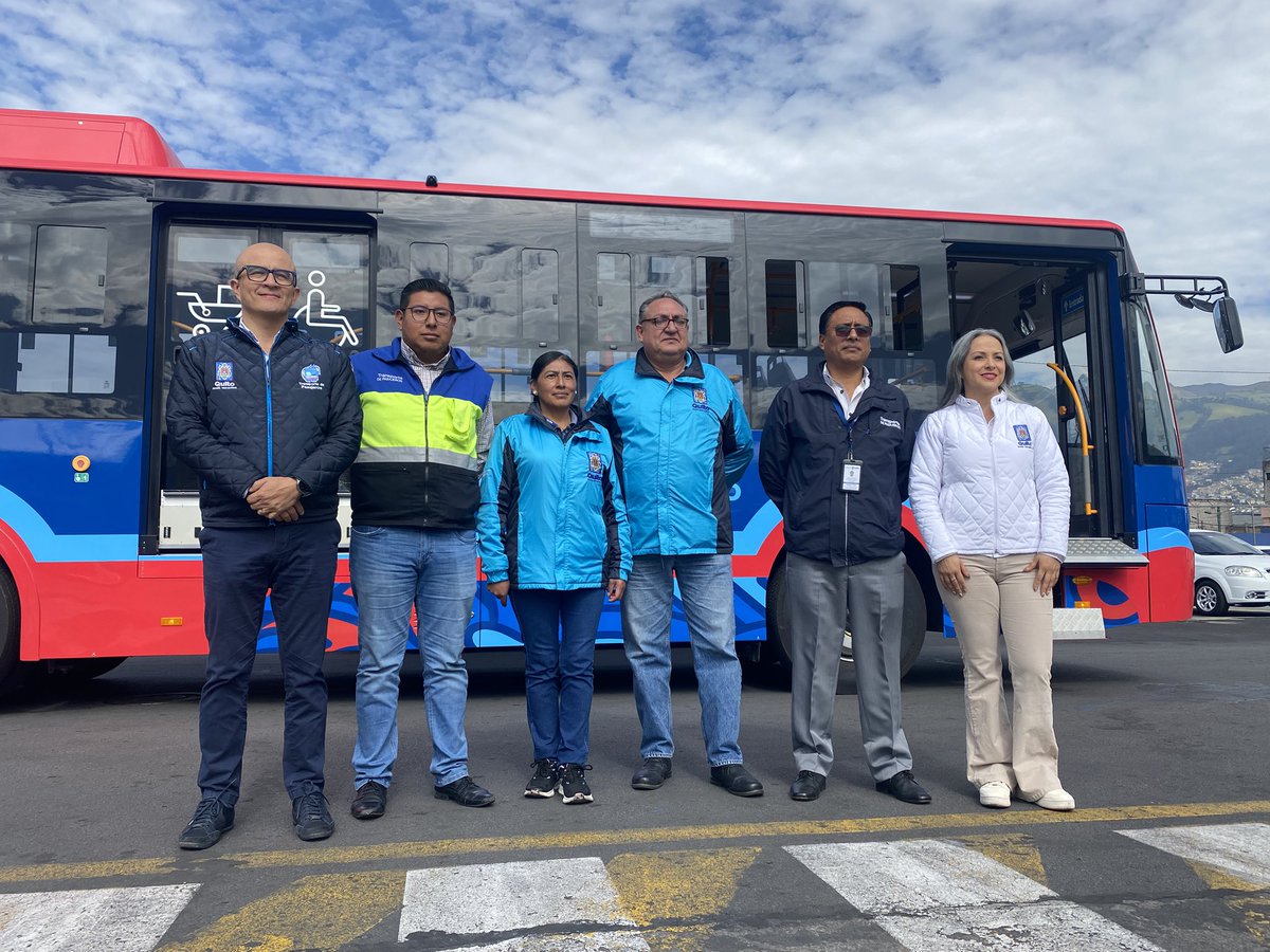 PasajerosQuito's tweet photo. 🚎✅#60NuevasUnidades | Comenzamos las pruebas técnicas de la unidad ET01, 100% eléctrica con el apoyo de @UNOPS.✨ 

👉Estamos emocionados de acercarnos a un futuro más limpio y conectado.

Con movilidad sostenible, #QuitoRenace https://t.co/WRdpucEXvh