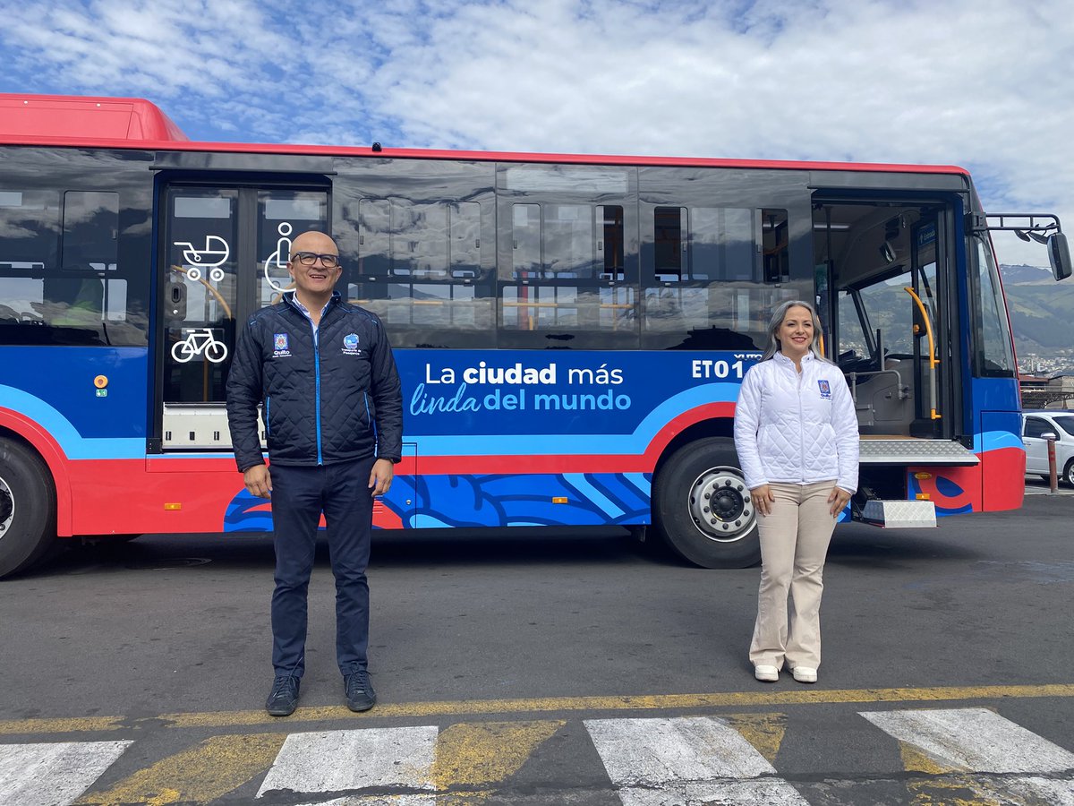 PasajerosQuito's tweet photo. 🚎✅#60NuevasUnidades | Comenzamos las pruebas técnicas de la unidad ET01, 100% eléctrica con el apoyo de @UNOPS.✨ 

👉Estamos emocionados de acercarnos a un futuro más limpio y conectado.

Con movilidad sostenible, #QuitoRenace https://t.co/WRdpucEXvh