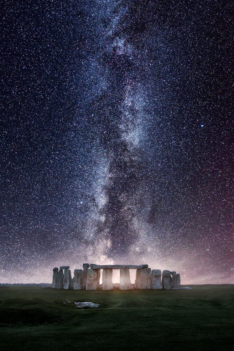 CuriosityonX's tweet photo. Milky Way above Stonehenge 

📸 Mads Peter Iversen Photography https://t.co/XuSbhnV25e