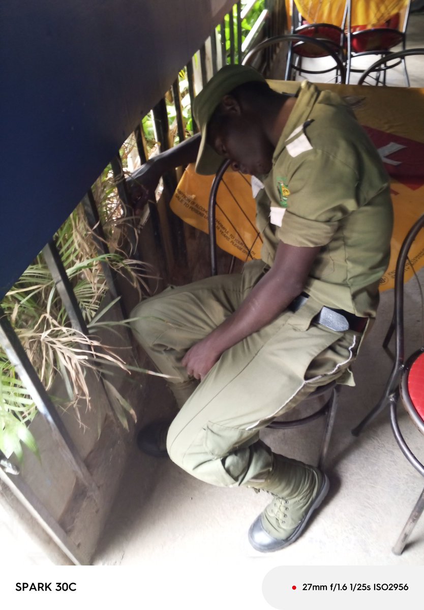 HappyAndrew17's tweet photo. What can be the cause he's on duty imagine https://t.co/nwAwnrsavO