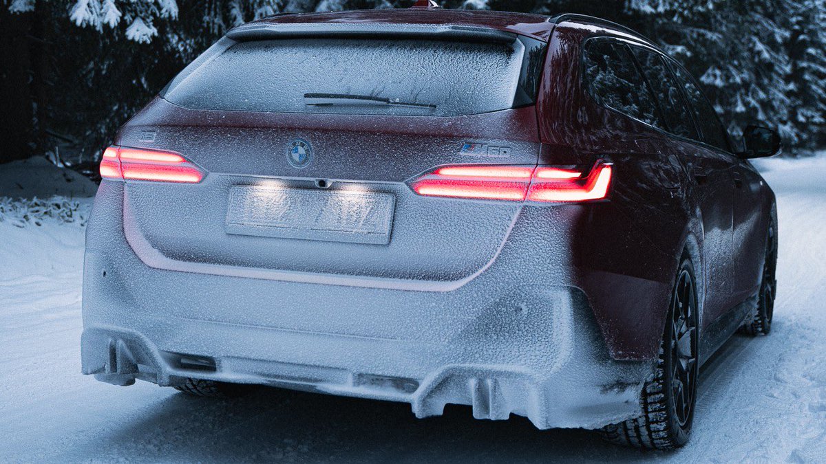 The snow aesthetic 💕
 
📸 (IG) ondrejstaidl  
🚘 (IG) alex.hilli
 
The BMW i5 M60 Touring. 100% electric.
#THEi5 #BMW
 
Mandatory information according to german law ’Pkw-EnVKV’ based on WLTP: energy consumption combined: 20,9 kWh/100 km; CO₂ emissions combined: 0 g/km;