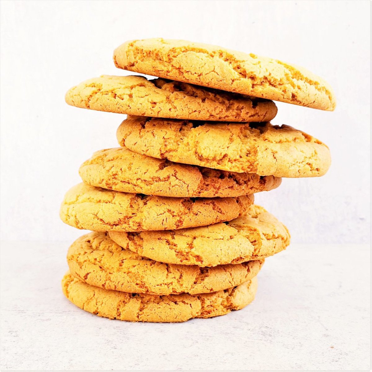 Chewy Ginger Cookies are best when chewy &amp; crispy in all the right places. This is an easy 1 bowl recipe with no messy dough to clean up. Fair warning - you'll double the recipe next time!

Find the full recipe here >>> feastgloriousfeast.com/chewy-ginger-c…