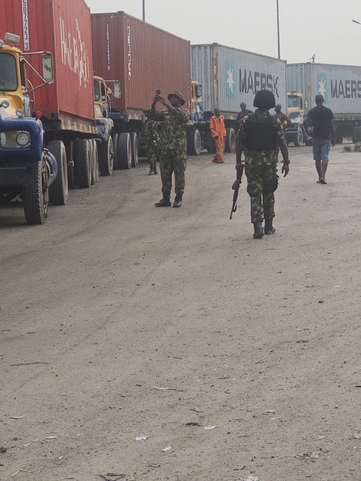NigeriaStories's tweet photo. BREAKING NEWS: More than 250 containers filled with Tramadol and various narcotics have been discovered at Nigerian ports. https://t.co/UWIFpyE3SE