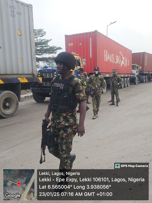NigeriaStories's tweet photo. BREAKING NEWS: More than 250 containers filled with Tramadol and various narcotics have been discovered at Nigerian ports. https://t.co/UWIFpyE3SE