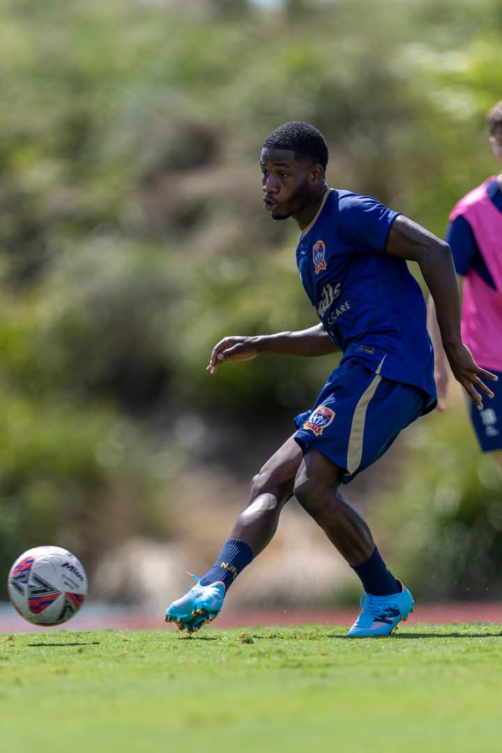 🚦𝐌'𝐦𝐨𝐦𝐛𝐰𝐚 𝐀𝐭𝐮𝐚 𝐍𝐞𝐰𝐜𝐚𝐬𝐭𝐥𝐞
Kiungo mshambuliaji wa kimataifa wa Tanzania Mmombwa amejiunga rasmi na Newcastle United Jets inayoshiriki Ligi kuu ya Australia kwa mkataba wa mwaka mmoja na nusu

Mmombwa kabla ya kujiunga na Jet alikuwa anaitumikia Macarthur FC🇦🇺