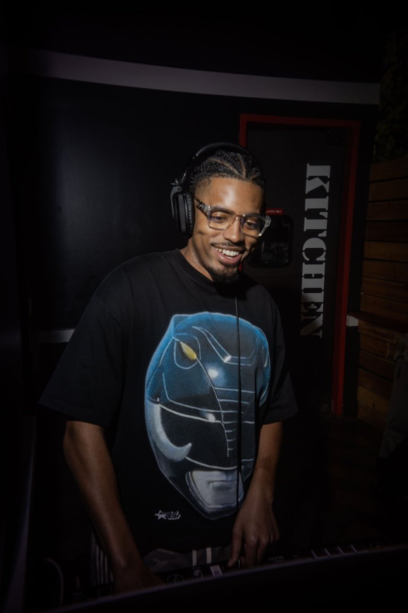 RegooJ's tweet photo. First one in the book, All glory to God. Took a lot, more than I expected tbh. Only up from here I promise, start the journey with me. Tap in if you want to experience the vibe. R&amp;B and Chill 😎

https://t.co/0aK3KGtL9h https://t.co/BbdsufbsYY