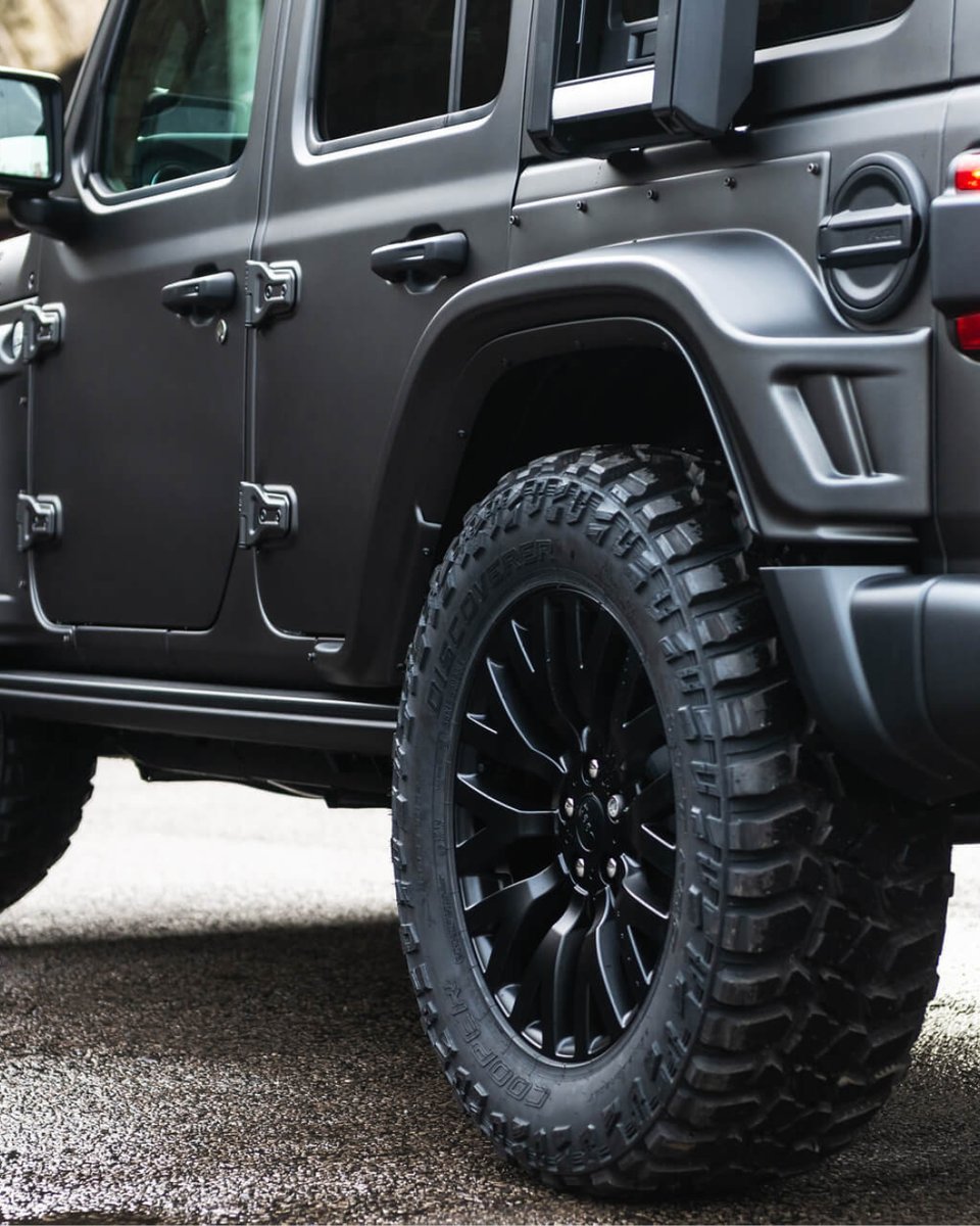 ChelseaTruckCo's tweet photo. It is the finer details that make all the difference. A bold reimagining of an iconic vehicle.
See more here: https://t.co/DxurkgvNAa
#ChelseaTruckCo #CTCo #JeepWrangler #Cars #LuxuryCars #OffRoadLife #DriveYourDreams #AdventureAwaits #Jeep #JeepUK https://t.co/WDntnnjEbL