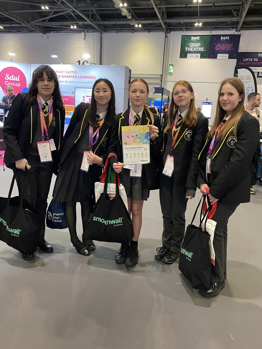 katypotts's tweet photo. Huge thanks to the 100s pupils who have shared their shortlists last 2 days #KidsJudgeBett 
We have finalists ready for tomorow’s Final Judging &amp; on main stage with Michael Rosen @MichaelRosenYes 
 Friday 24 Jan 2024 3pm 
#Bettshow2025 #BettUk2025 https://t.co/tYpEwIKv5f
