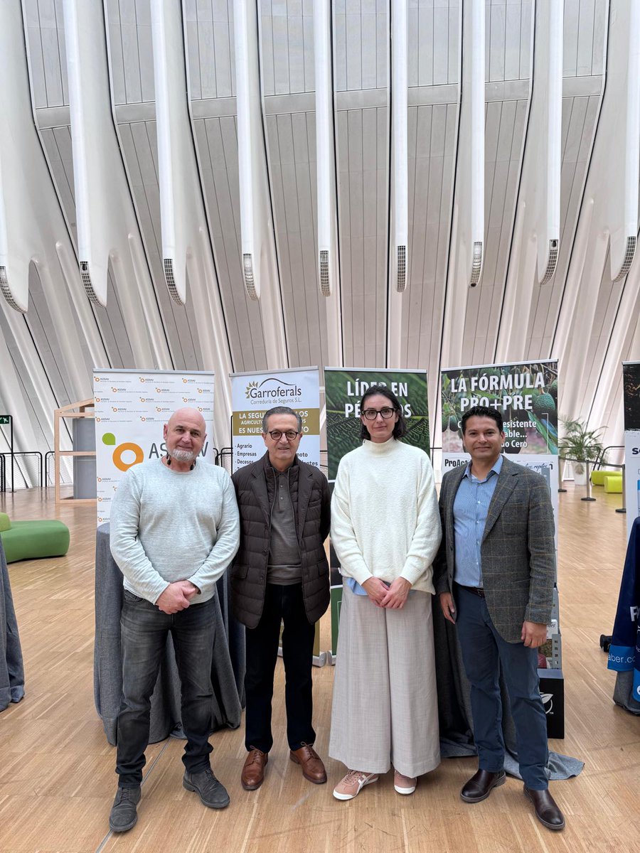 Ángel Marín, director de Plant Health Care Europa, y María del Mar López, directora técnica de la compañía, han asistido a la III Jornada Internacional del Cultivo del Aguacate y se han reunido con asesores técnicos y distribuidores de la fórmula PRO+PRE, ProAct®aa + PREzym™.
