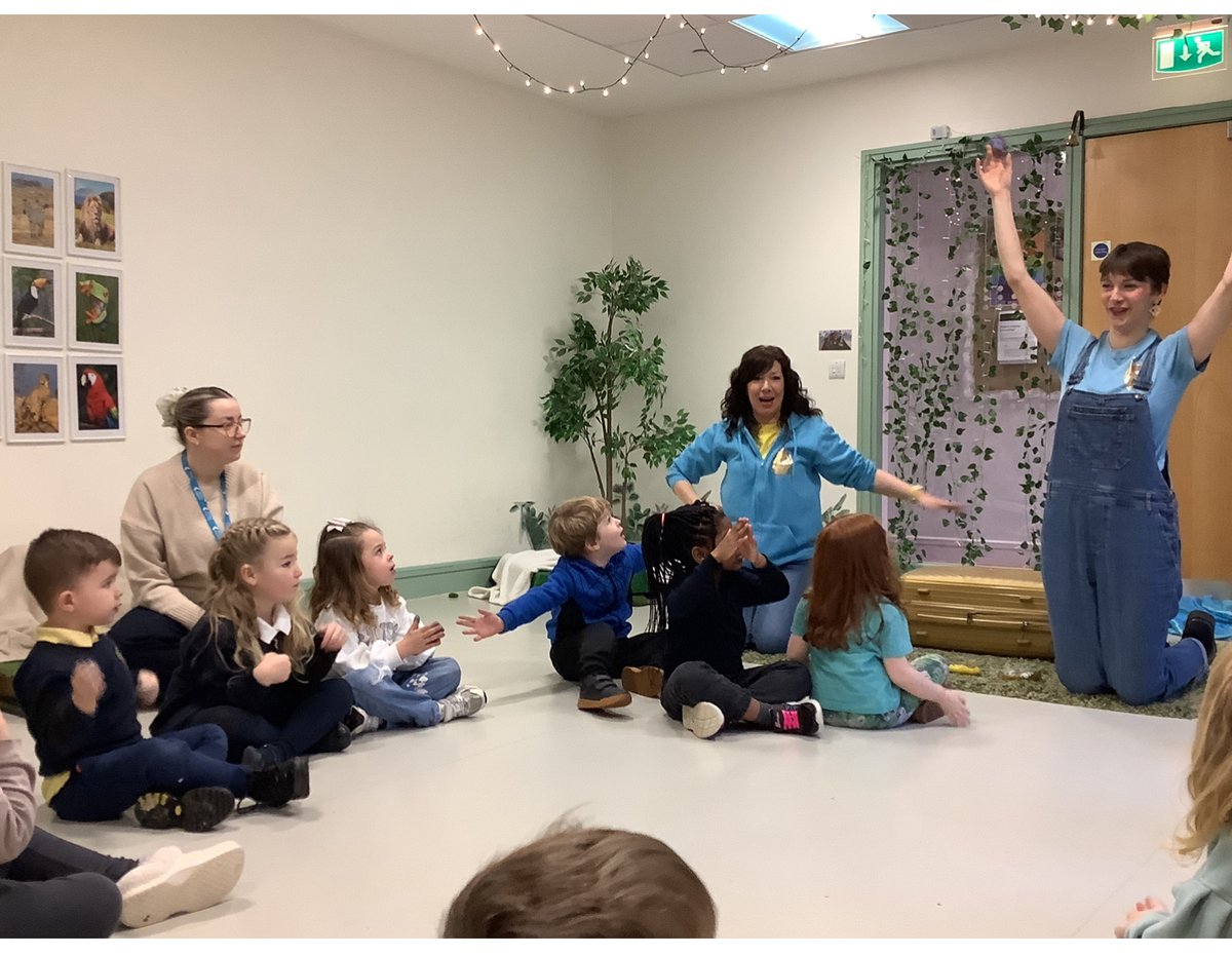 DalryEYC's tweet photo. We had a visit from 'The Singing Suitcase'. It was great fun! We had the chance to explore instruments.🪇🎺 We sang and we danced.🎶 Thank you @singingsuitcase 🥰 https://t.co/28eaC7YvF0