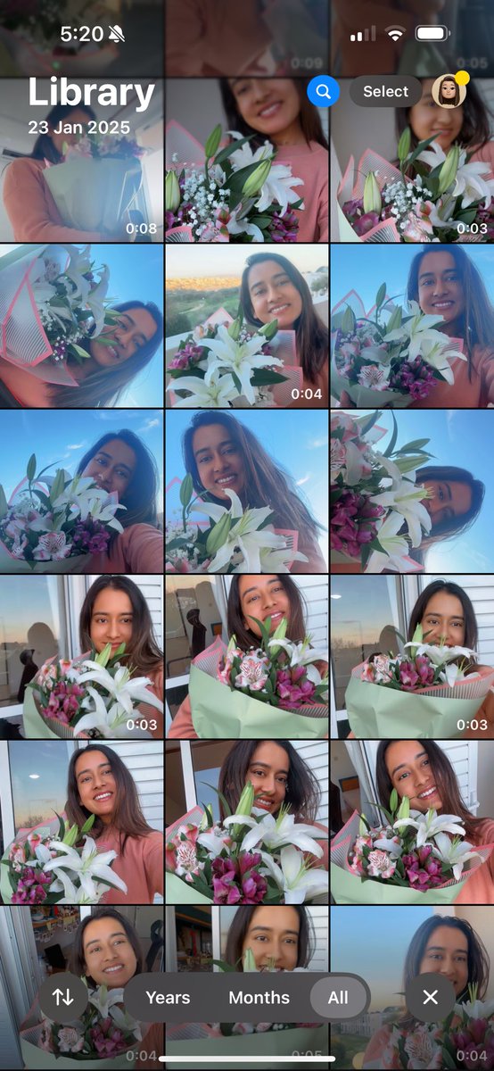 Me with another bouquet with the same energy, he sent on the same day 🥰
