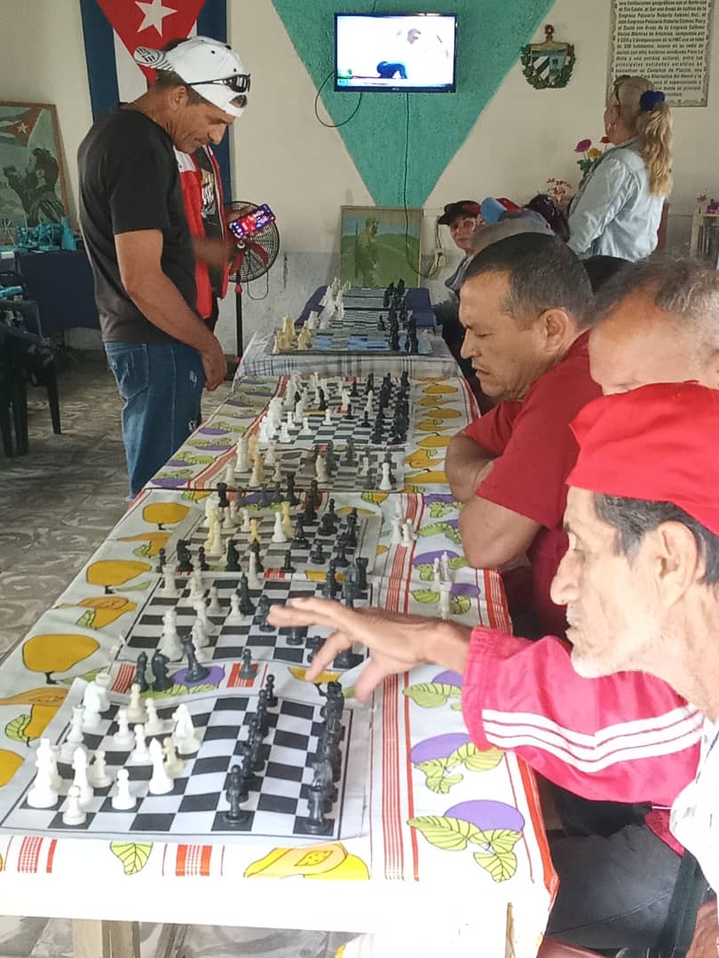 OdalisCast51357's tweet photo. Inician jornadas de actividades en las salas de televisión en Cauto Cristo en saludo al Natalicio de nuestro Héroe Nacional Jose Marti.
#TenemosHistoria 
#CautoCristo 
#GranmaVencerá https://t.co/jlriB5INGd