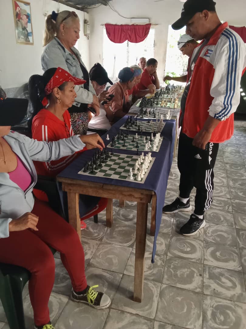 OdalisCast51357's tweet photo. Inician jornadas de actividades en las salas de televisión en Cauto Cristo en saludo al Natalicio de nuestro Héroe Nacional Jose Marti.
#TenemosHistoria 
#CautoCristo 
#GranmaVencerá https://t.co/jlriB5INGd