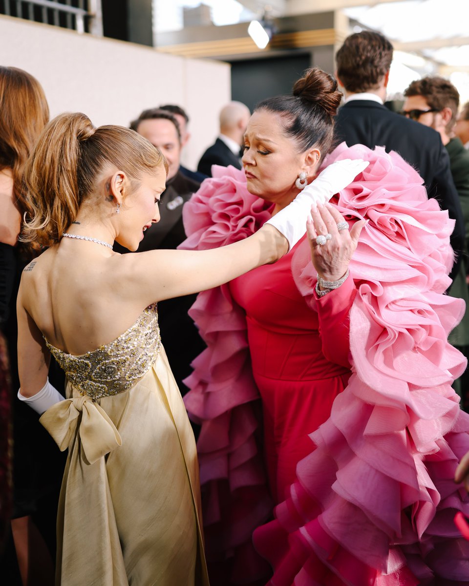 goldenglobes's tweet photo. Melissa McCarthy, you will be POPULAR! #GoldenGlobes https://t.co/fVf1cjLNLL