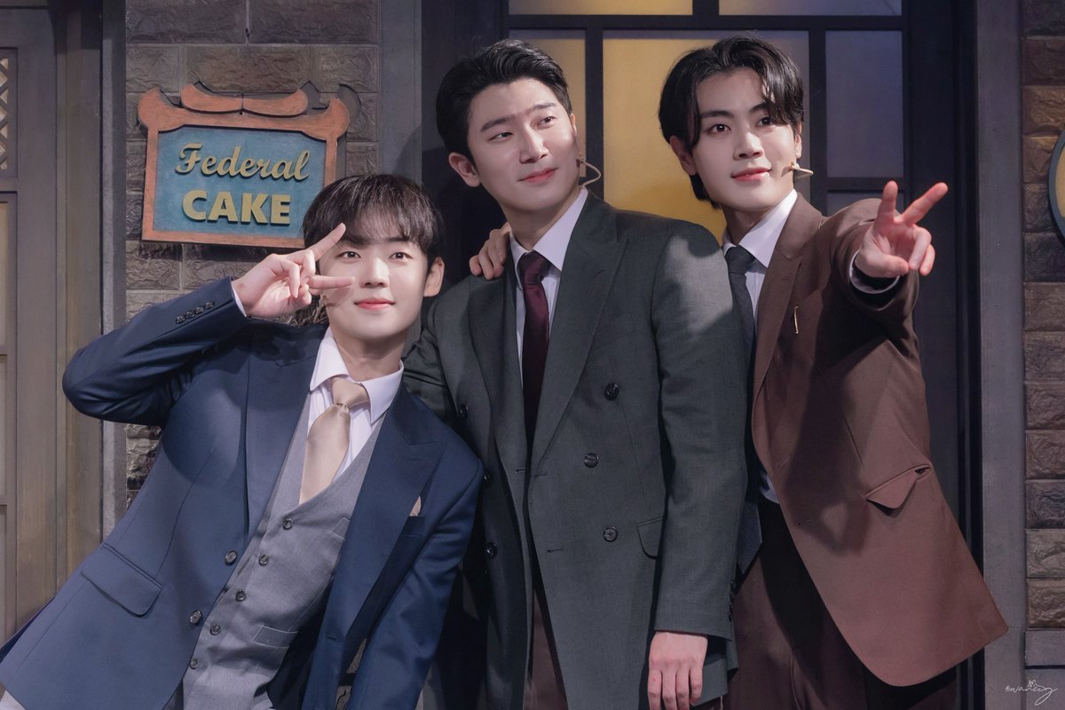 wwwancy_42's tweet photo. 2025.01.23E 아나키스트 포토타임

덕형｜#이진혁 배우님
자경｜#김지온 배우님
무혁｜#강유찬 배우님 https://t.co/17PA7mLb88