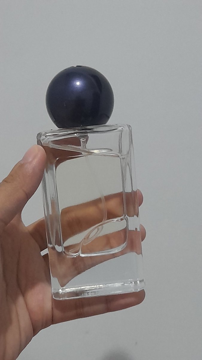 leejen0oww's tweet photo. @ohmy_beautybank JATUH CINTA BANGET SAMA INI PARFUM SAMPE REPUCHASE BERKALI KALI!! wanginyaa tuh maniss segerr tapi gaa bikin eneggg, cocok buat siang/malem harii, terus juga tahan seharian di aku dan nempel di jilbab/baju selama berhari hari plss worth it banget banget
📌https://t.co/bbAynXMhiG https://t.co/huu4ECZe3k