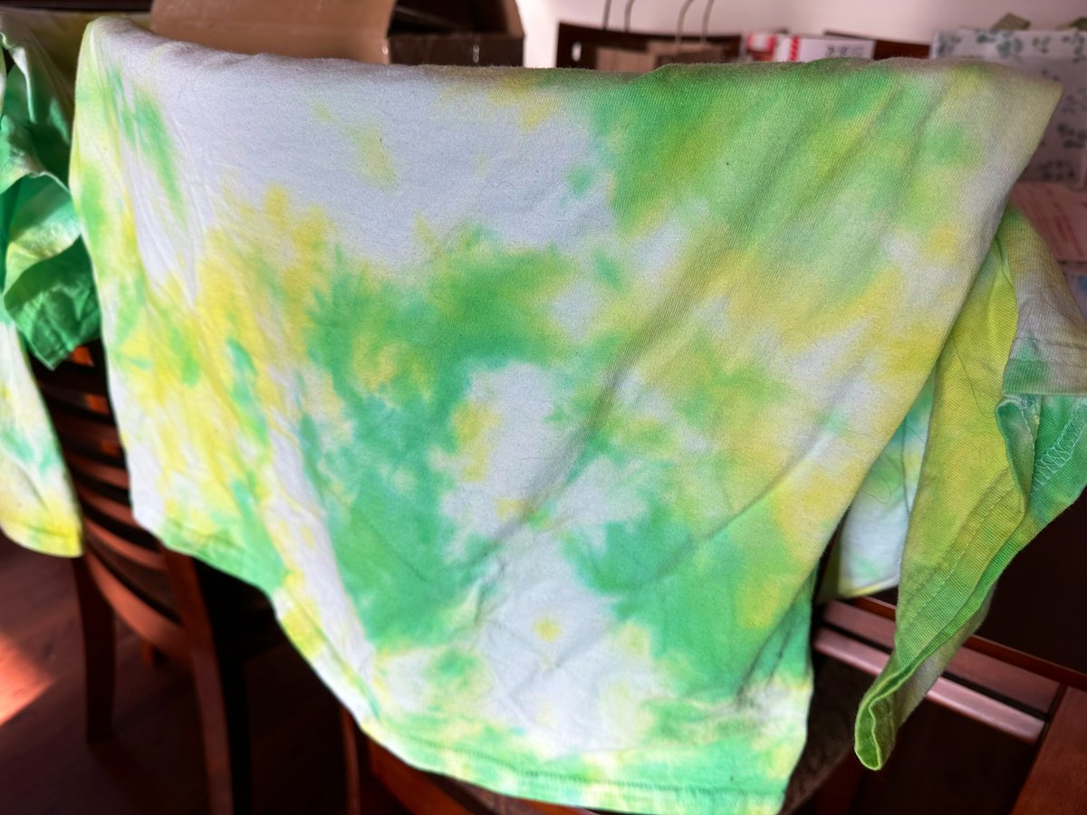 CicadaDazeCo's tweet photo. wow, the colors came out so vibrant! pardon my messy workspace hehe 
i’m going to stamp at least one of these with my cicada stamp and then they have to wait a week to set/cure! https://t.co/lsTtmuhHMO