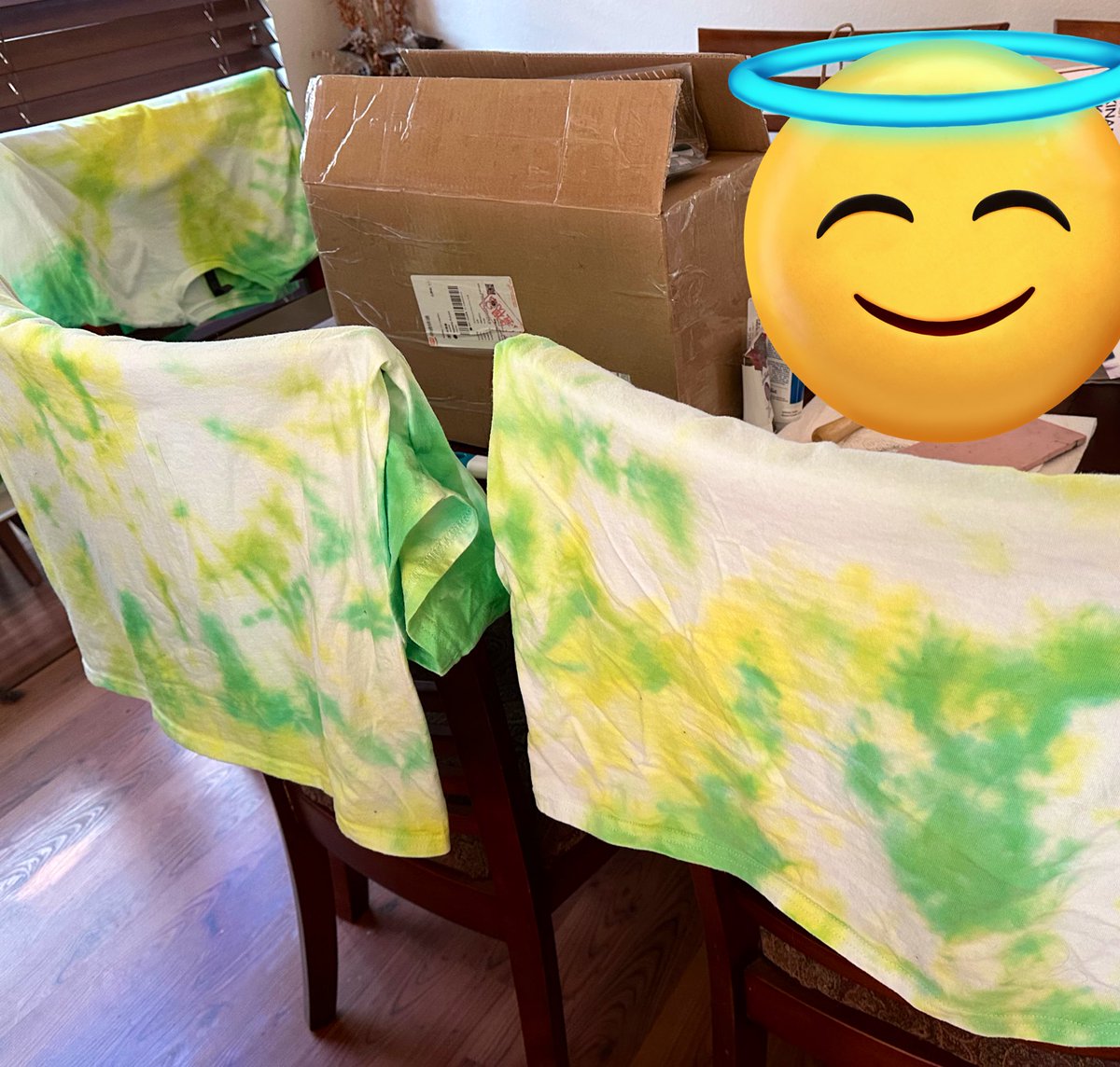 CicadaDazeCo's tweet photo. wow, the colors came out so vibrant! pardon my messy workspace hehe 
i’m going to stamp at least one of these with my cicada stamp and then they have to wait a week to set/cure! https://t.co/lsTtmuhHMO