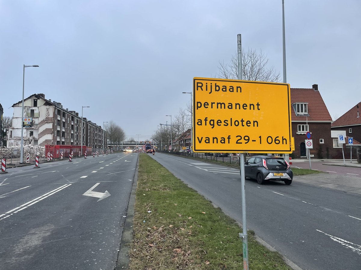 Tot en met de 28e kun je nog met de auto over de Thomas a Kempisweg in Utrecht rijden. Daarna gaat ie definitief dicht. Om een park te worden en het nieuwbouwblok bij de wijk te betrekken. Bewonersinitiatief wordt werkelijkheid.