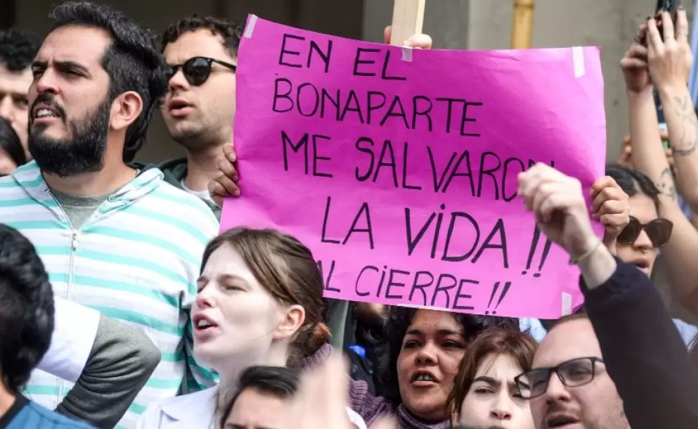 bigbangnw's tweet photo. ⚠️ Hospital Bonaparte en pie de lucha contra las mentiras de Javier Milei: "Negamos rotundamente la información publicada"

👉🏻 A partir de la intervención del gobierno nacional, desde el hospital aseguraron que no es posible su "normal funcionamiento".

✒️ Por @JimeeBaezz

(💣 Salud mental en emergencia)

https://t.co/SabjBcfa1I
