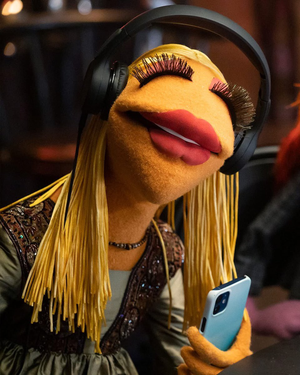 Carlos_Film's tweet photo. An annual tradition now.

Thread: All 10 Best Picture #Oscars  nominees for 2025 as scenes with @TheMuppets 

ANORA 
Dir. Sean Baker https://t.co/GZAdGDurkf