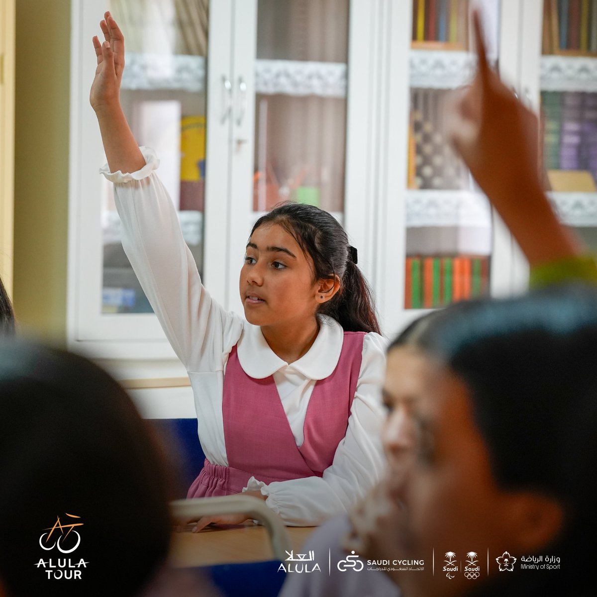 رحلة #طواف_العلا تستمر 
لتصل إلى مدارس العلا 🤩✨
نشارك أبطالنا من الجيل الصاعد أهمية الدراجات الهوائية ومتعتها كرياضة فريدة – تجارب تزرع فيهم الحماسة للفوز، ضمن رؤية المملكة العربية السعودية التي تحتضن أحلامهم وتدعم طموحاتهم نحو مستقبل مشرق 🏆🧡🚴🏻‍♂
#الرحلة_تستمر

The journey