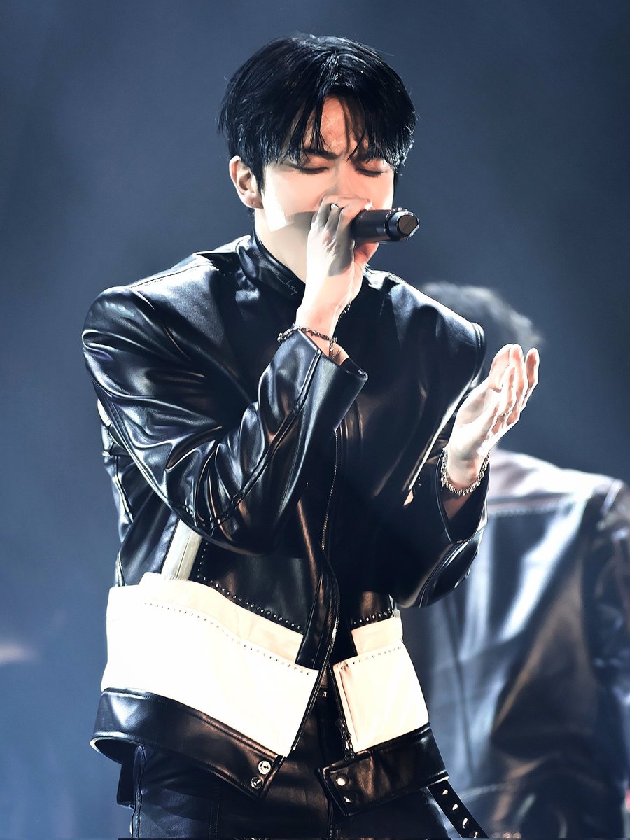 250111
BANG&amp;JUNG&amp;YOO&amp;MOON ENCORE CONCERT [Farewell, Earth]

우리 영재오빠 생일축하해요~

#OUR_HOPE_YOUNGJAE_DAY
#아기병아리_영재_생일축하해유

#유영재
#yooyoungjae
#劉永才
#ユヨンジェ

#방정유문 
#BANG_JUNG_YOO_MOON
#bap 
#비에이피
#Farewell_Earth
