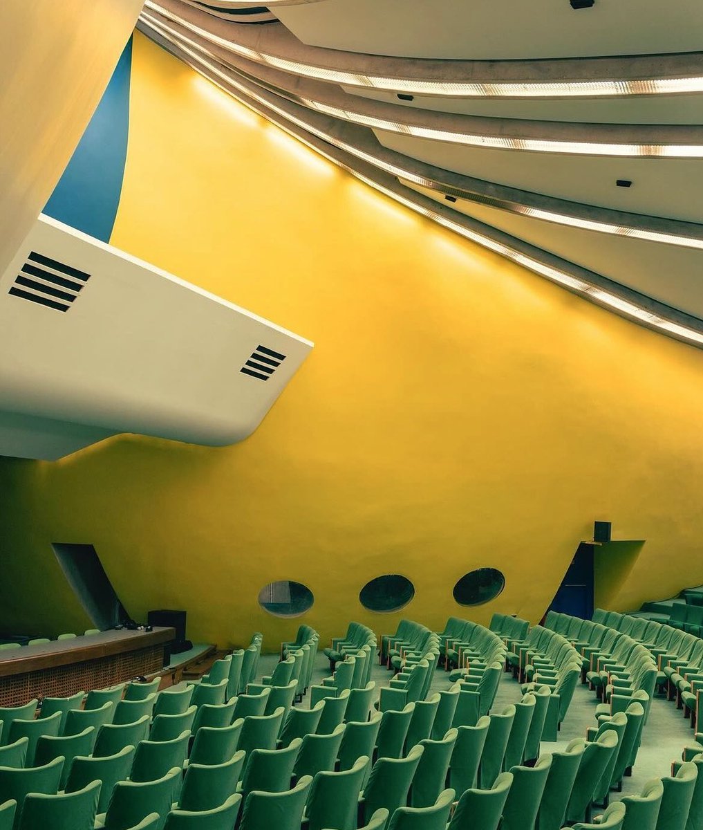 luusssso's tweet photo. Amazing design of the Labor Exchange auditorium in Bobingy, France by Oscar Niemeyer (1972) https://t.co/QufiR9onCr