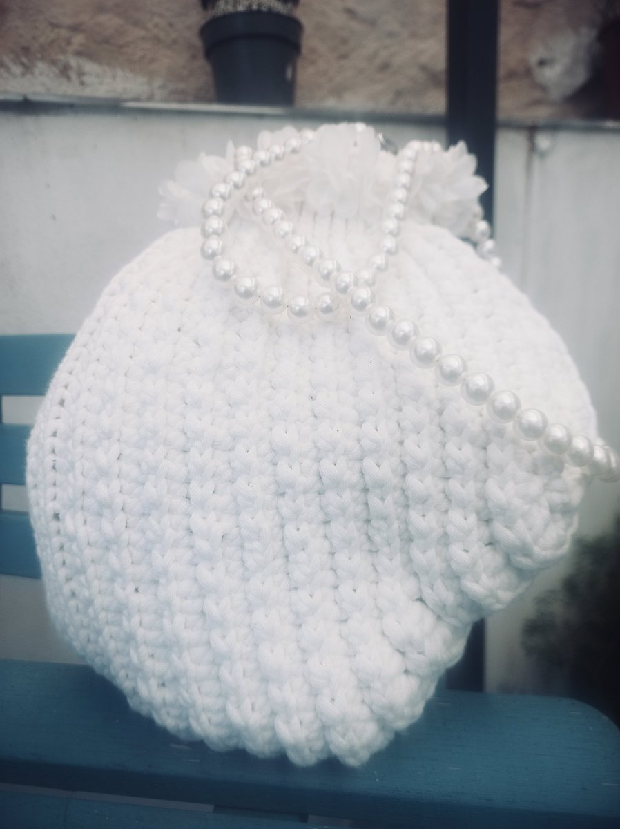 LittleCatYarn's tweet image. take me dancing with you I'm small but comfortable!🤗 #handmadebag #crochetbag #luxurybags #lifestyle