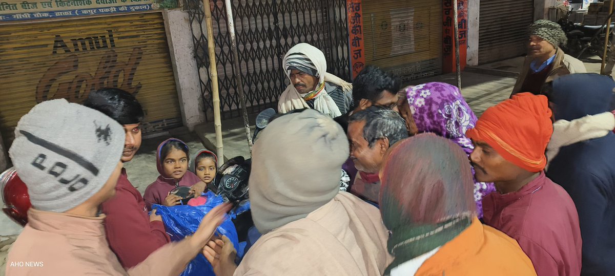 cyoforindia's tweet photo. @cyoforindia टीम के तरफ से लगातार 4 दिनों से #मोतिहारी जिला के अलग अलग प्रखंड में जरूरतमंदों के बीच कम्बल वितरण किया जा रहा है।
@cyoforindia #blanketdistribution #cyoteam #cyoteammotihari #blanket #cyohelp https://t.co/JYxb5uirfu