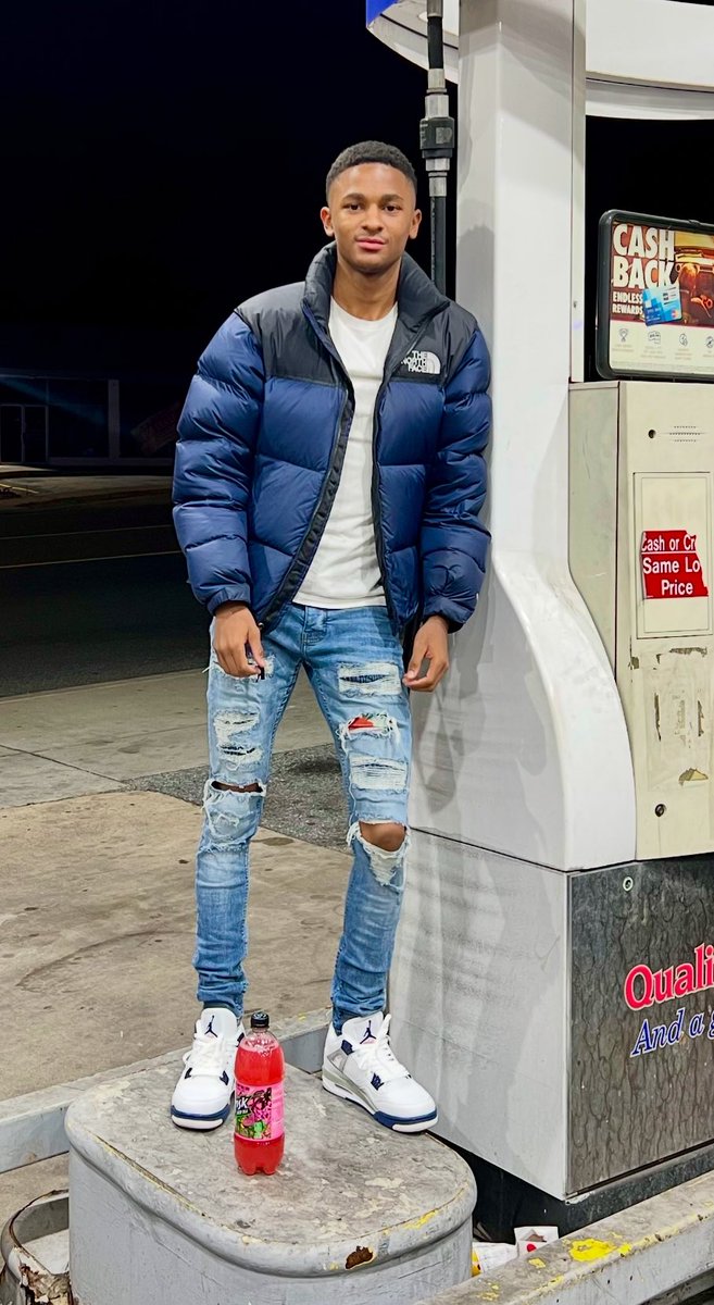 chops_3300's tweet photo. Happy Birthday to my Oldest boy 🎉🎊🍾💙 #CHAPTER19 https://t.co/oY4NOsbCpK
