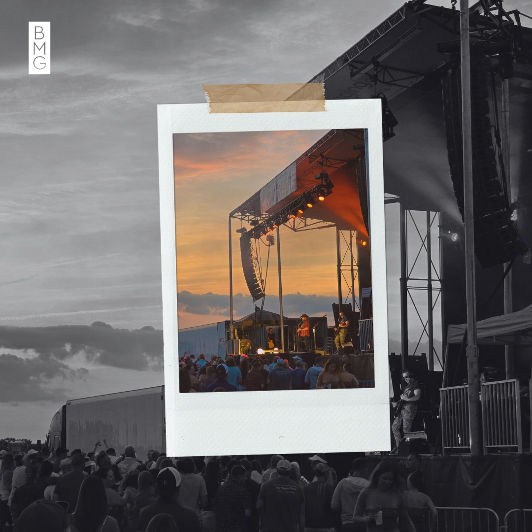 BrewcoMarketing's tweet photo. This chilly weather has us dreaming of sunny days and epic events! 🌞❄️ We can’t wait to get back to creating unforgettable moments with our staging team just like this one. The countdown to better weather starts now! ⏳✨ #EventSeasonReady #BrewcoMarketingGroup #BrewcoStaging https://t.co/cKiygxnJXR