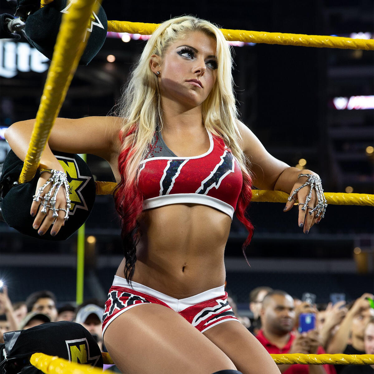 GlamorousGaze1's tweet photo. #AlexaBliss ❤️ https://t.co/bAc5CP65Uj