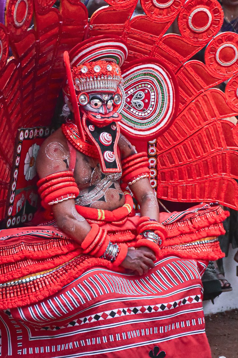 Akash_Prakash10's tweet photo. #templeprogram #temple #ambalam #sarpabalipooja #theyyam #theyyamphotography #theyyamphotos #makeup #red #kerala #kozhikode #calicut #vadakara #badagara #kariyad #hashtag #nikon #nikonphotography #photo #photography #pic #nikond7200 #d7200 #nikonindia #india #bharat #nikoncamera https://t.co/RKLhX7p1DJ