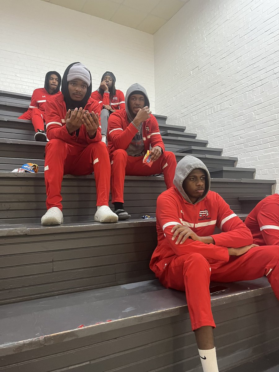 USW Men’s Basketball tweet media