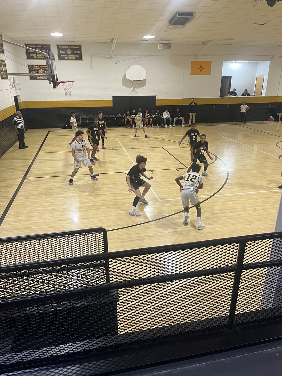 USW Men’s Basketball tweet media