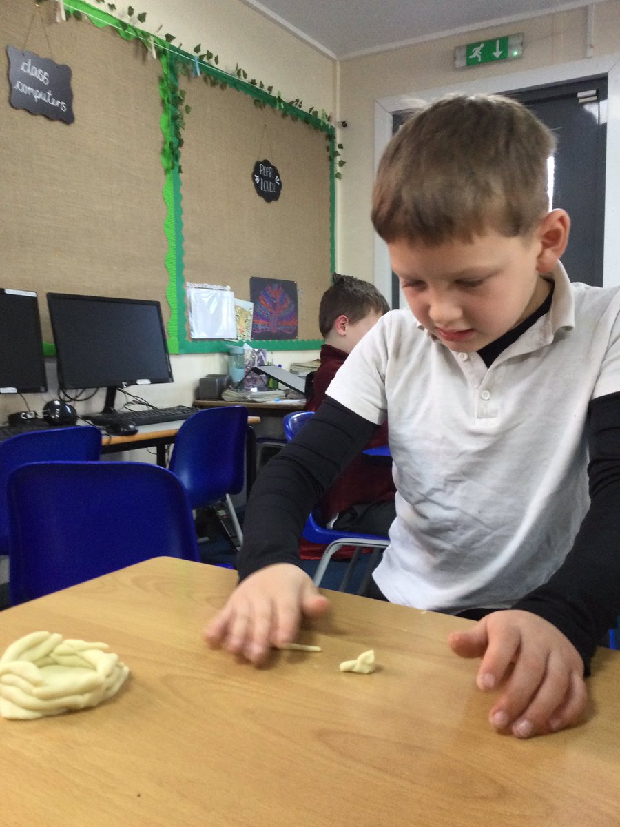 ThamesideSch's tweet photo. Tiger Class practiced the coiling technique for pot making this afternoon using play dough. #arttps #tigerstps https://t.co/QmMEE5Ct2h