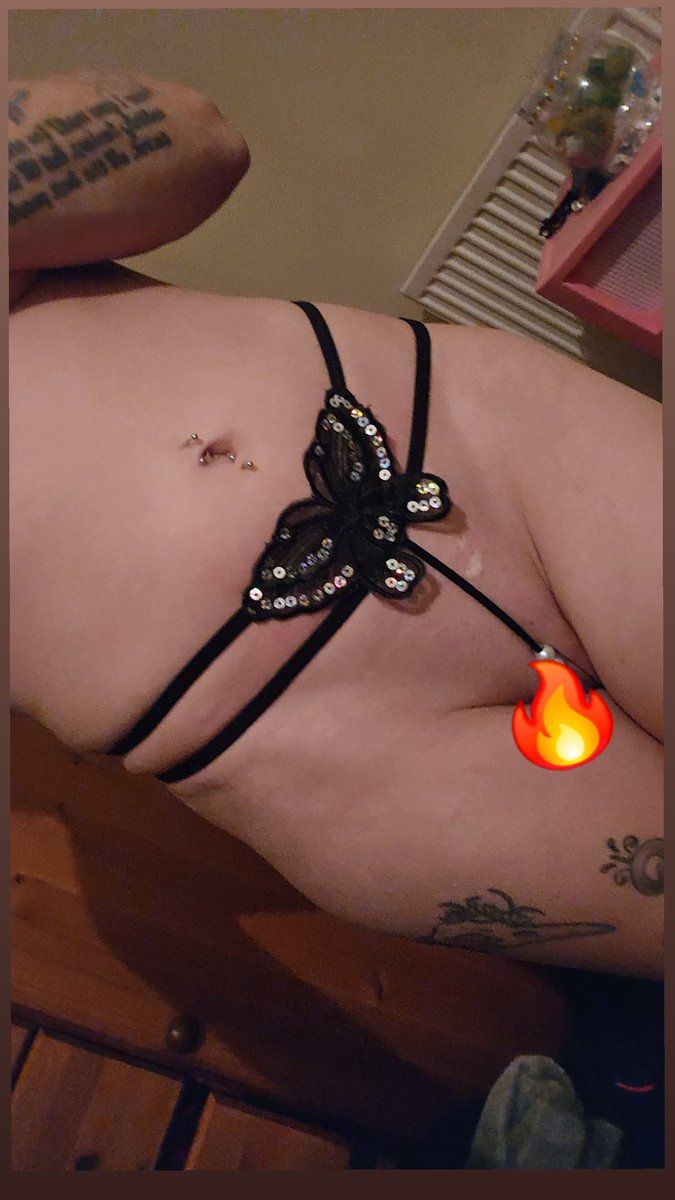 Mermaidmistres1's tweet photo. My man has such good taste 😍 #OnlyOneOf #onlyfansgirl #onlyfanspromo #OFlife #OFmodel #onlyfans #inkedandpierced #altgirl
https://t.co/nT9nIJyuP6 https://t.co/4yYRmHWzAh