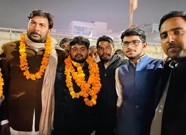 syedraqeeb_'s tweet photo. समाजवादी पार्टी के कार्यकर्ता श्याम यादव जिन्हें कुछ दिन पहले जेल भेज दिया गया था आज वह छूट गए हैं,

इस मामले में समाजवादी पार्टी के ज़िला स्तरीय नेताओं का श्याम यादव के परिवार को पूर्ण रूप से सहयोग रहा है, https://t.co/Xv1XxXsK9X