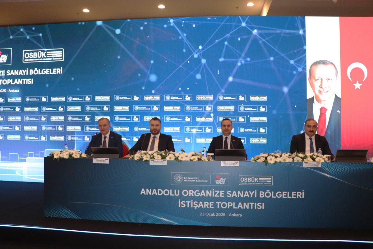 Osbuk_org's tweet photo. Sanayi ve Teknoloji Bakanı @mfatihkacir , OSBÜK Başkanı @MemisKutukcu , Anadolu şehirlerindeki 309 OSB’nin Başkan ve Bölge Müdürlerinin katılımıyla Anadolu OSB'leri İstişare Toplantısı düzenlendi.

Yoğun  katılımla gerçekleştirilen toplantıda 1.7 milyon kişiye doğrudan istihdam sağlayan Anadolu’daki OSB’lerin talep ve sorunları istişare edildi.

🔗 https://t.co/UkpUI9SqNI