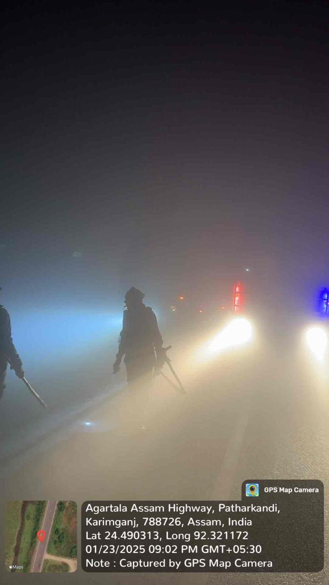 sribhumipolice's tweet photo. @sribhumipolice  urges everyone to drive cautiously in foggy weather. Use low beam headlights, maintain safe distances, and stay alert .Let's prevent accidents together! #RoadSafety #DriveSafe" @CMOfficeAssam  @assampolice @DGPAssamPolice @gpsinghips @HardiSpeaks  @KangkanJSaikia https://t.co/C1ulhCjbfn