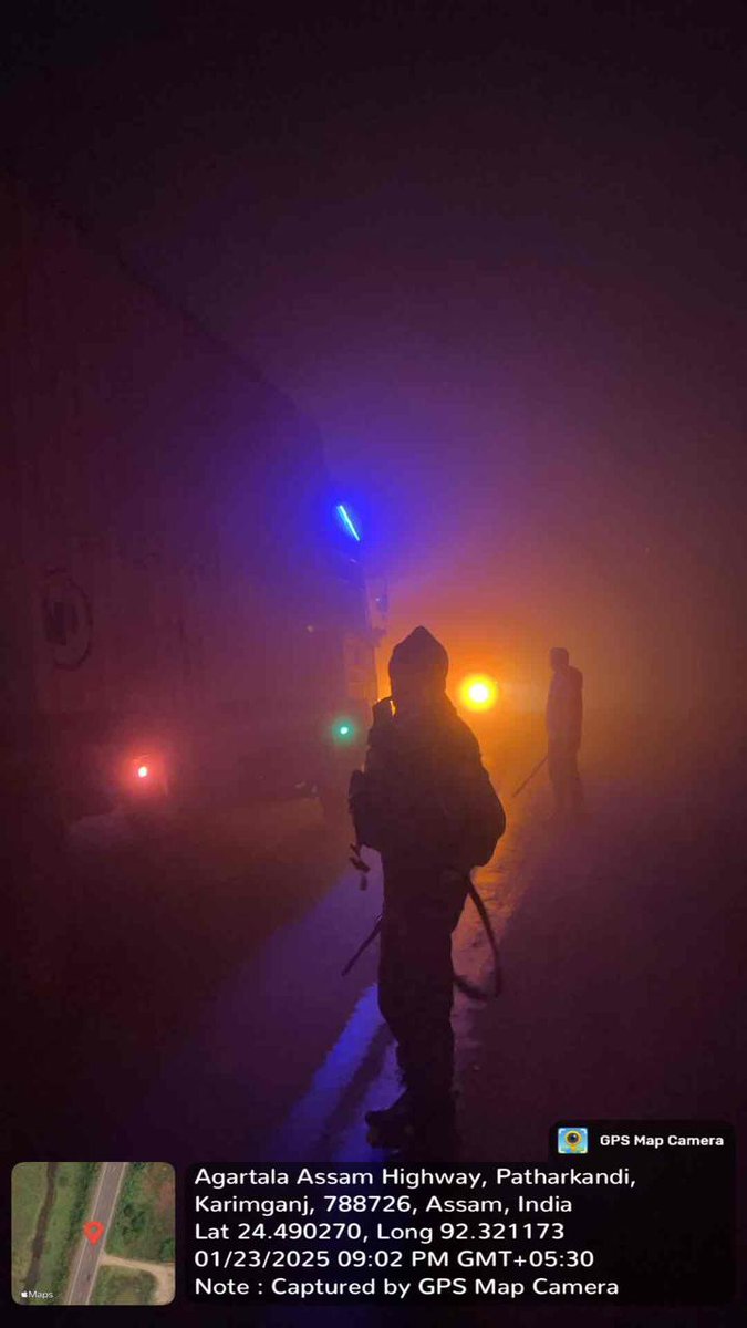 sribhumipolice's tweet photo. @sribhumipolice  urges everyone to drive cautiously in foggy weather. Use low beam headlights, maintain safe distances, and stay alert .Let's prevent accidents together! #RoadSafety #DriveSafe" @CMOfficeAssam  @assampolice @DGPAssamPolice @gpsinghips @HardiSpeaks  @KangkanJSaikia https://t.co/C1ulhCjbfn