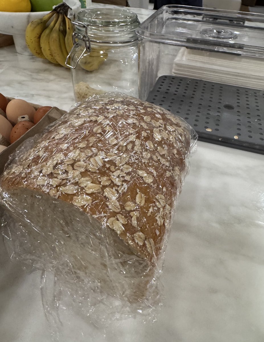 ChiefNesh_'s tweet image. My dad bought me fresh eggs from his chicken and I gifted him a half of loaf of homemade bread in exchange. I can’t believe it has come to this😭😭