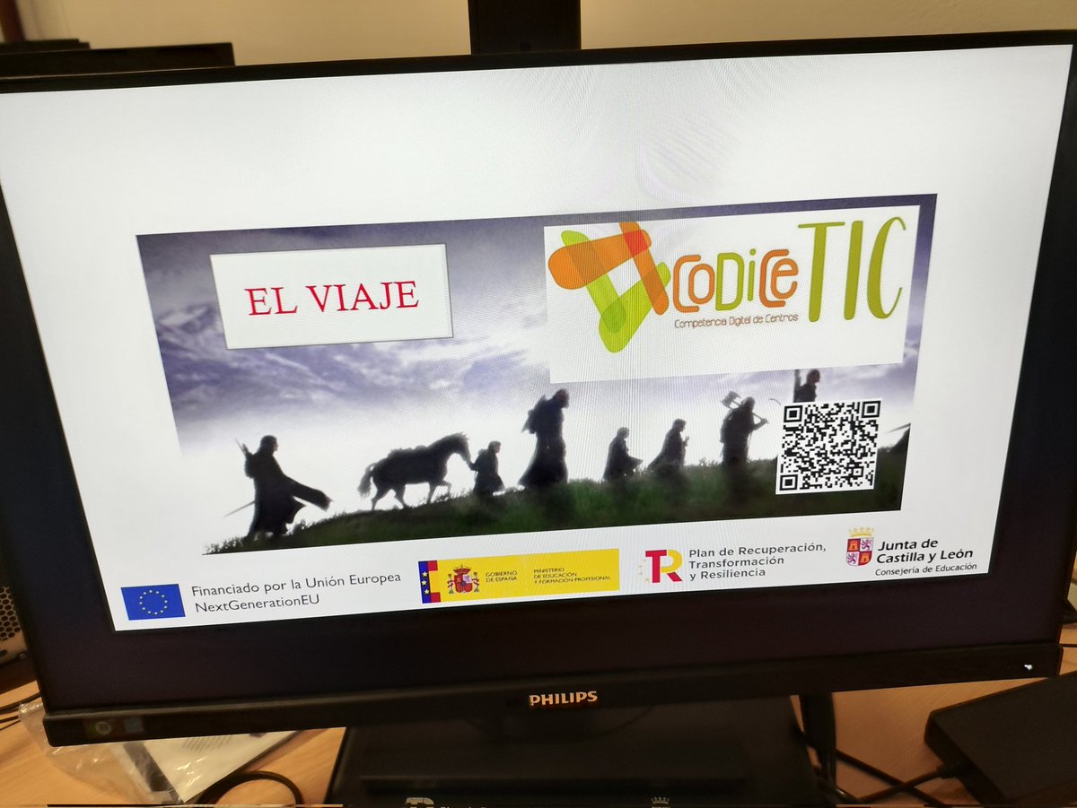 tecuribarri's tweet photo. Dentro de los seminarios que se deben impartir en los centros a los alumnos del #practicum de la @usal, hoy hemos trabajado sobre la importancia del proceso de certificación #CoDiCeTIC y la necesidad de un buen plan digital de centro. @educacyl https://t.co/R0NaWTCMJ8