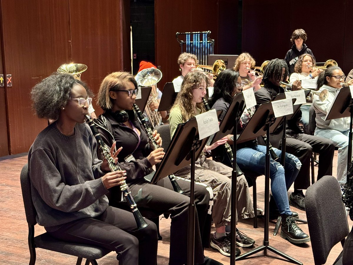 Woodside_Band's tweet image. Last week our ss participated in the @nnpsarts All City Music Fest. Ss got to spend 2 days in rehearsals &amp;amp; perform in an amazing concert @ the Ferguson Center! We are so proud of our students &amp;amp; appreciate these opportunities to work w/our fellow high school programs. 
#NNPSArts