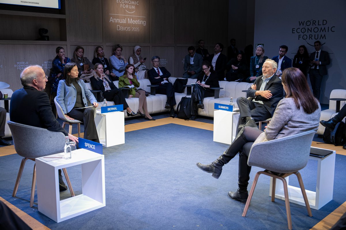 Hoy, más que nunca, la academia tiene un papel crítico: formar líderes del presente para resolver los problemas del futuro. Líderes con propósito, con visión, con la capacidad de construir un mundo que no solo sea más inteligente, sino también más humano. 

Los desafíos no son