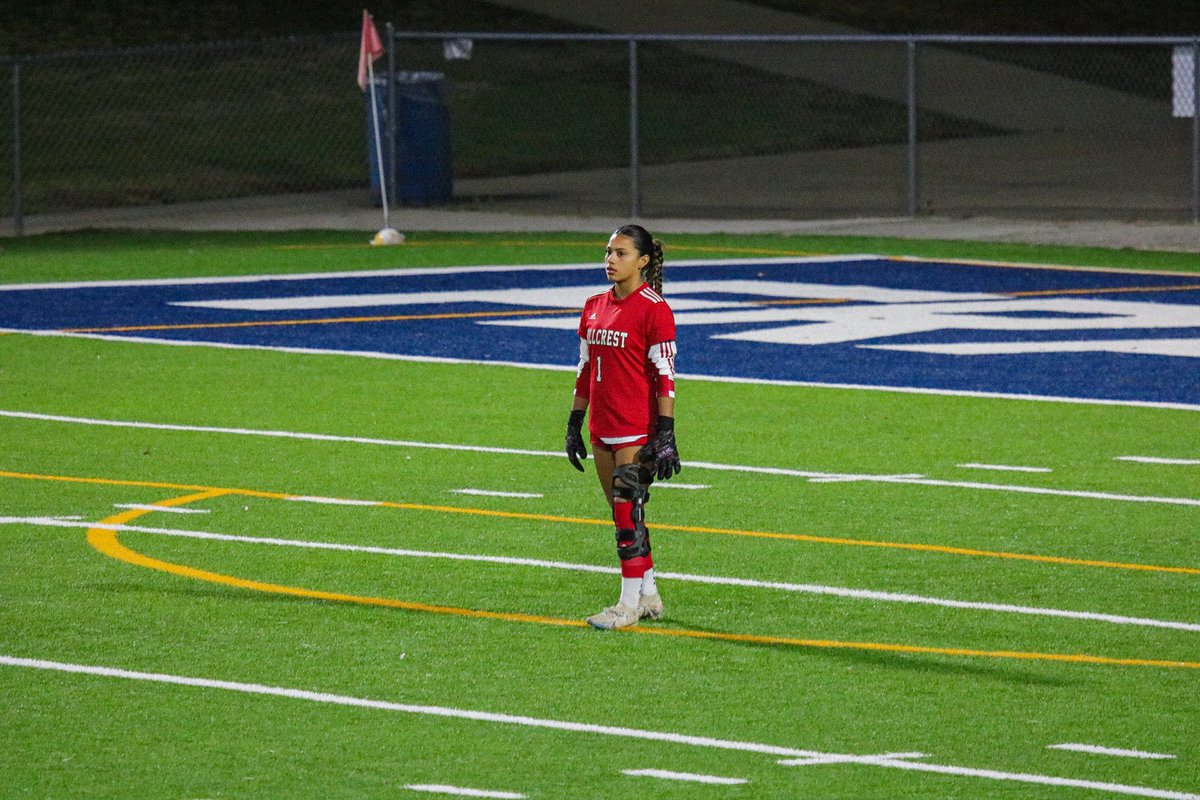 Suzy_0rta's tweet photo. Unfortunately, my high school and club season have been cut short once again.
Saturday towards the end of our semi final for a high school tournament, I landed and was hit on the side on my knee, knocking it inwards. I walked off, and hoped to be ok. Tuesday I found out l have torn my ACL on the other leg. Going through this for a second time is something I would've never imagined would happen to me. I will continue to work hard through my recovery once again with the support of my family and friends. I will update constantly, and will be back as soon as possible. #ACL ##acltear #recovery #Acltearssuck #ECNL #soccer #girlssoccer #disd #DISD #gk #goalkeeper #keeper